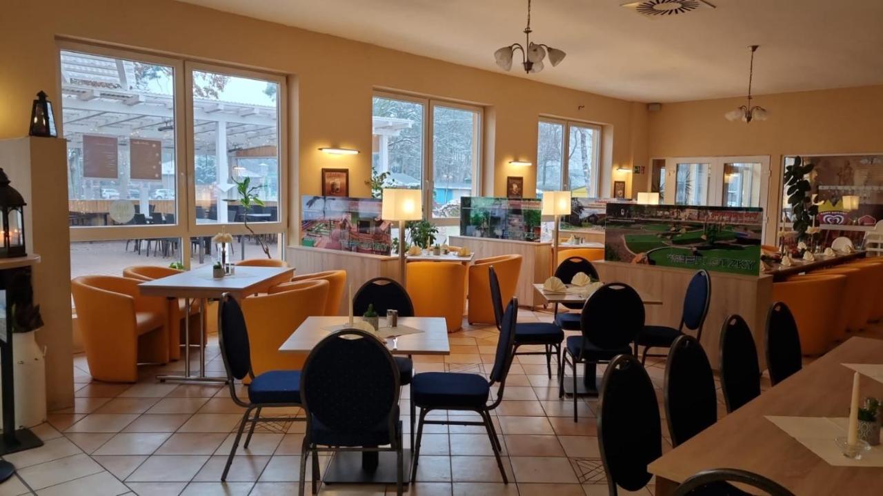 Ferien-& Erlebnispark Ploetzky Schönebeck Buitenkant foto