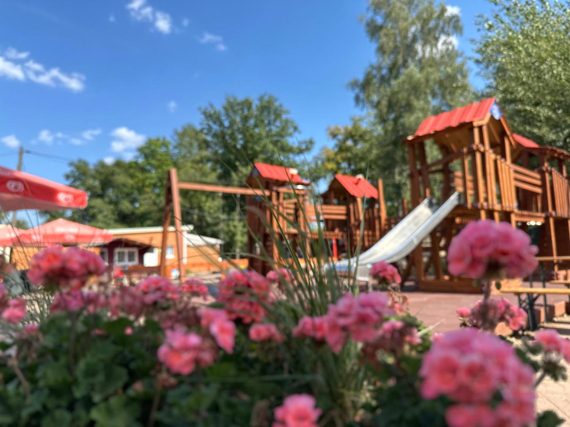 Ferien-& Erlebnispark Ploetzky Schönebeck Buitenkant foto